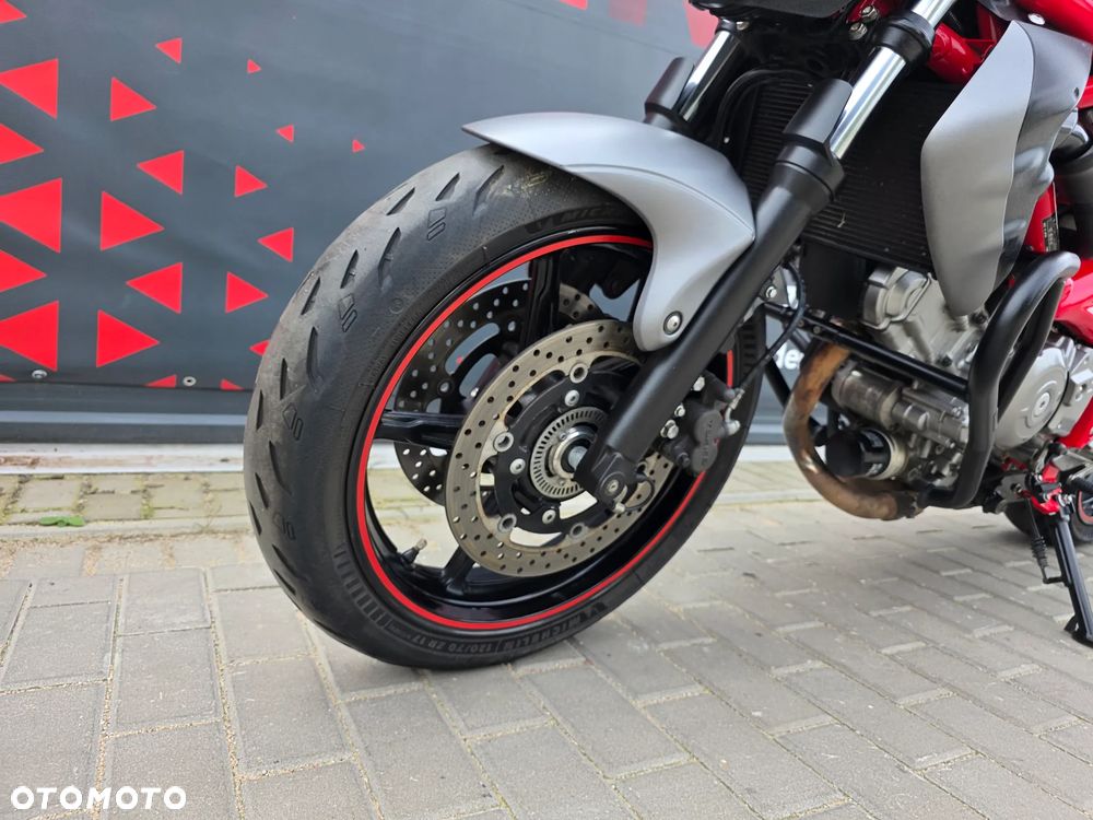 Suzuki Gladius - 13