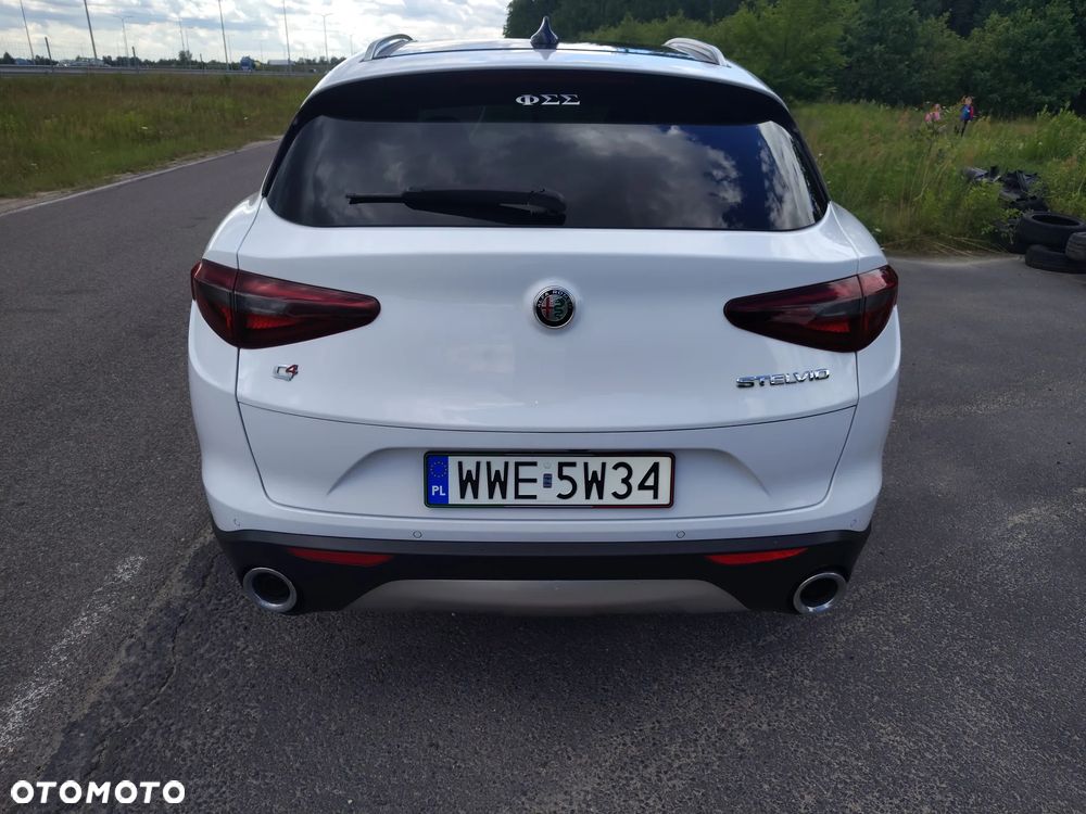 Alfa Romeo Stelvio - 4