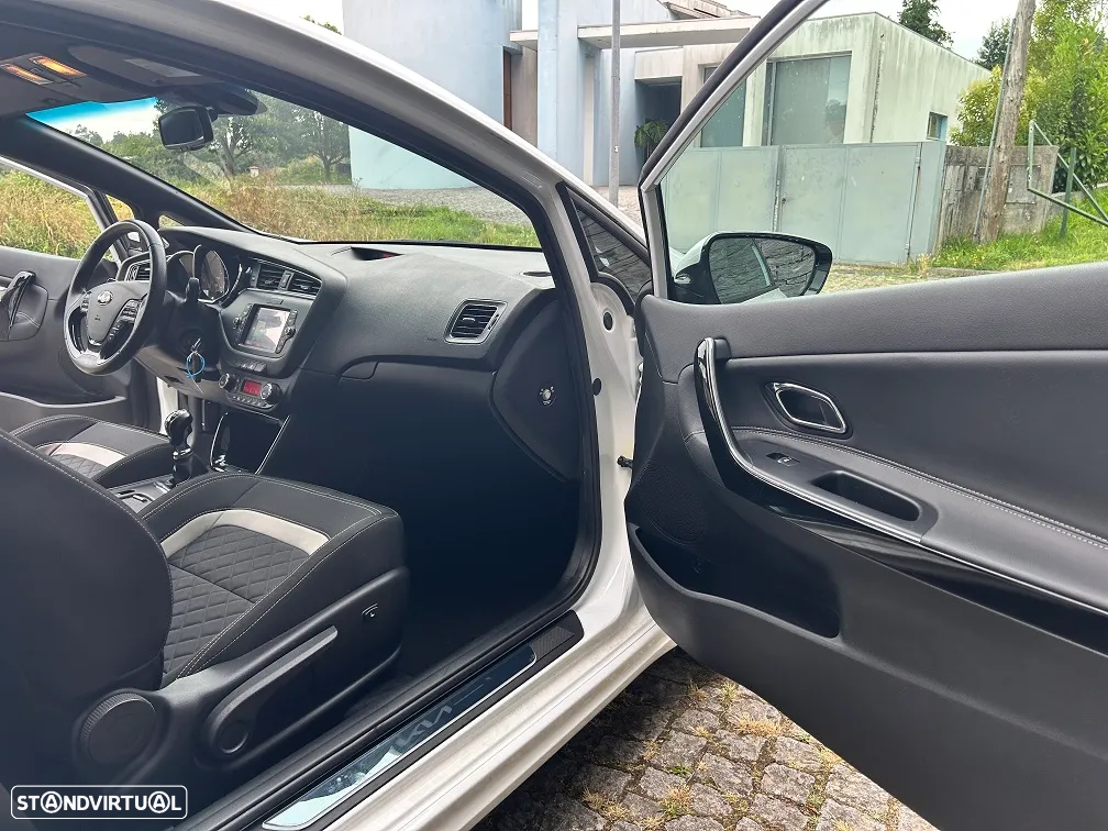 Kia Ceed S Coupé 1.6 CRDi GT Line - 17