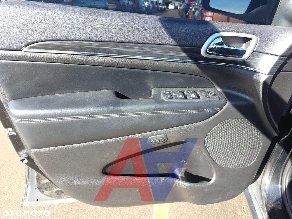 Jeep Grand Cherokee - 12