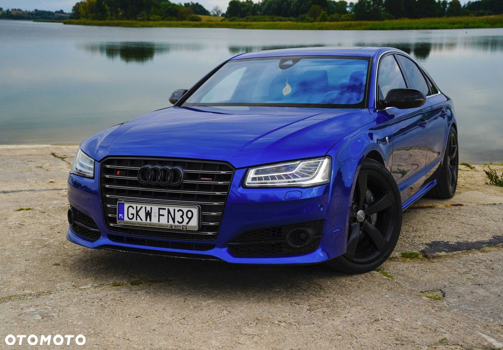 Audi S8 - 2