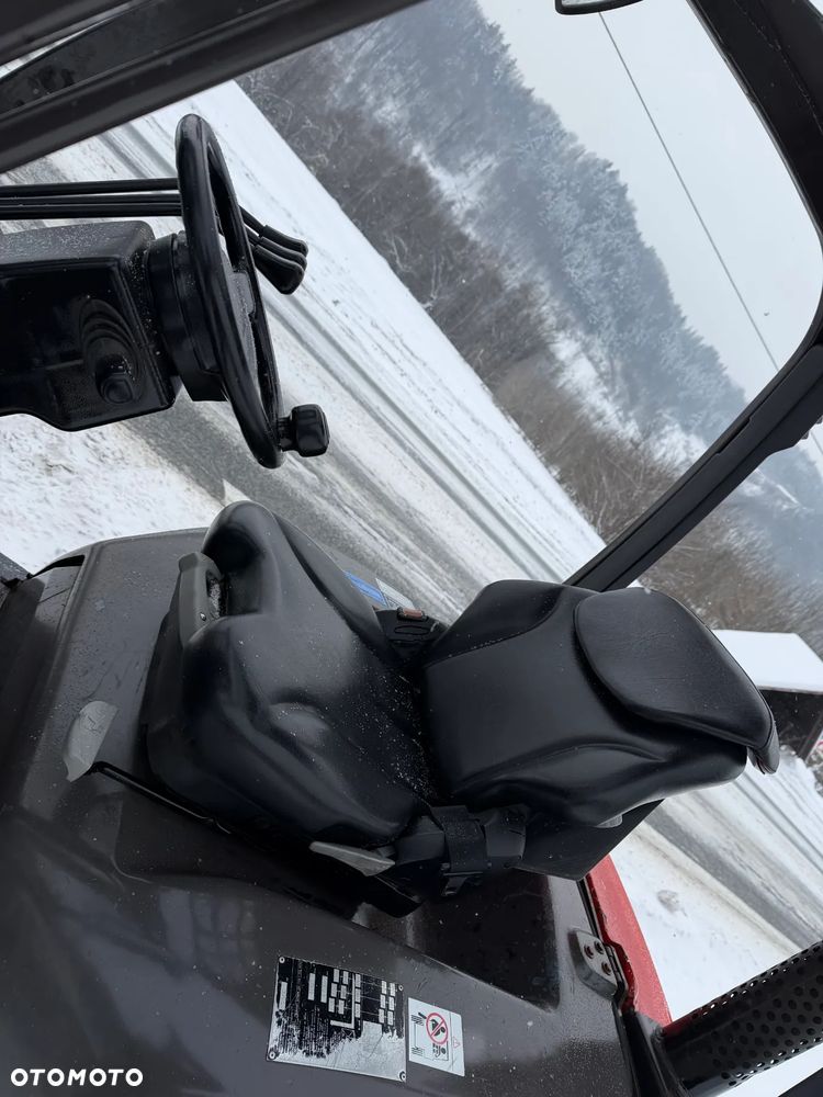 Manitou MI25D Wózek Widłowy 2,5 tony. Posuw Hydrauliczny. Maszt triplex. Wolny skok! Wysokość Podnoszenia 5 metrów. Jak nowy z Salonu. Pochodzi z Norweskiego Gospodarstwa! Aktualne przeglądy DEKRA i serwisy! Opony jak Nowe. Silnik Yanmar. Małe gabarety bardzo zwrotna maszyna! Zero luzów wycieków i zniszczeń. OKAZJA. Pełny ORYGINAŁ! Rok Prod. 2014. Niski przebieg 3300mtg - 21