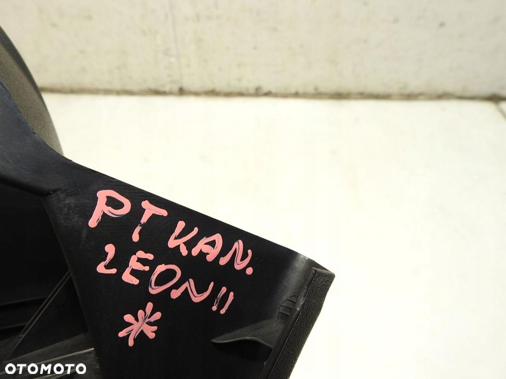 OSŁONA SŁUPKA KANAPY PRAWA SEAT LEON II 1P0867766F - 2