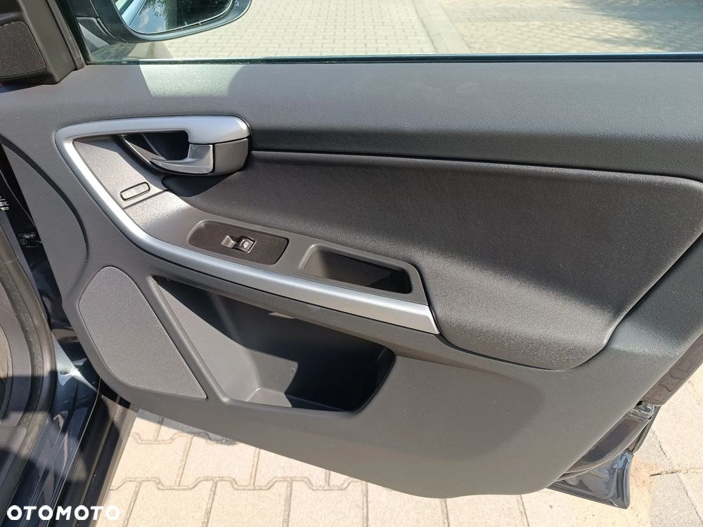 Volvo XC 60 2.4D AWD Momentum - 15