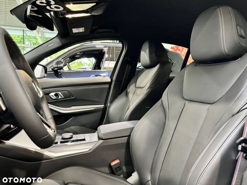BMW Seria 3 320i xDrive M Sport - 9