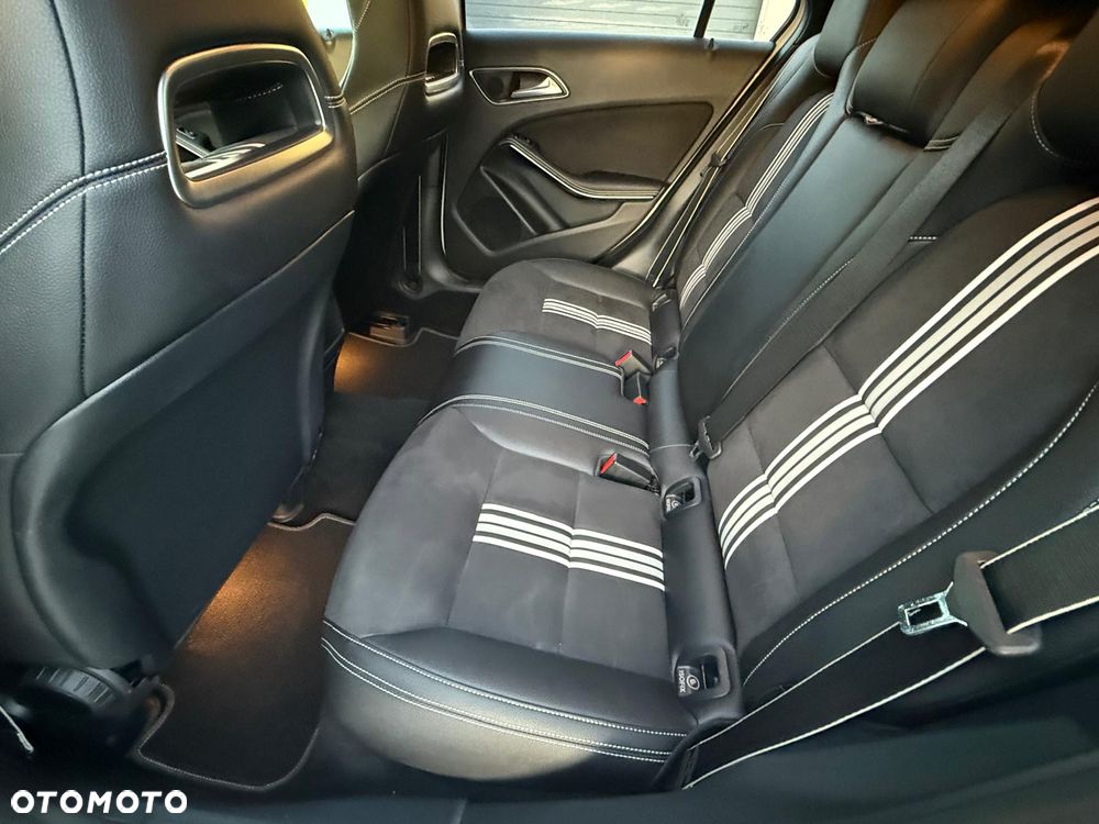 Mercedes-Benz Klasa A 180 (BlueEFFICIENCY) 7G-DCT AMG Sport - 32