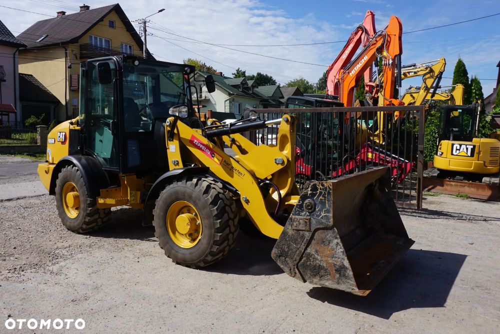 Caterpillar CAT 906 - 1