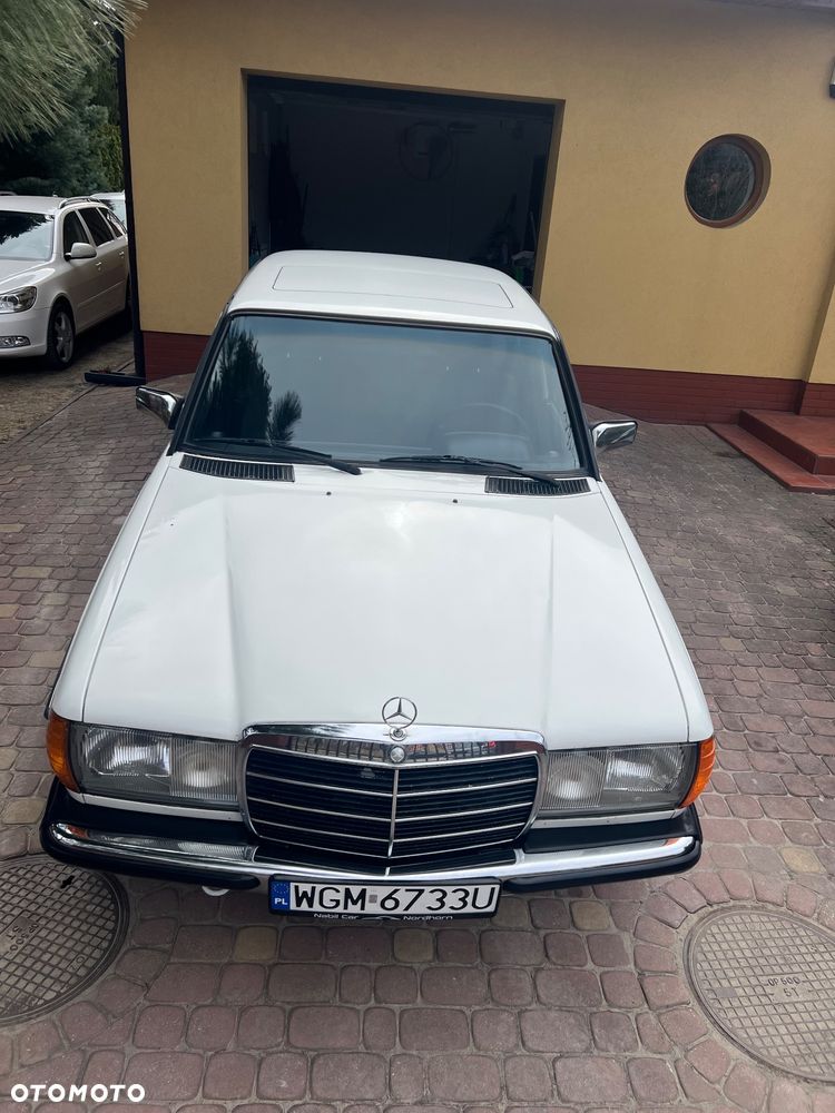 Mercedes-Benz W123 - 26