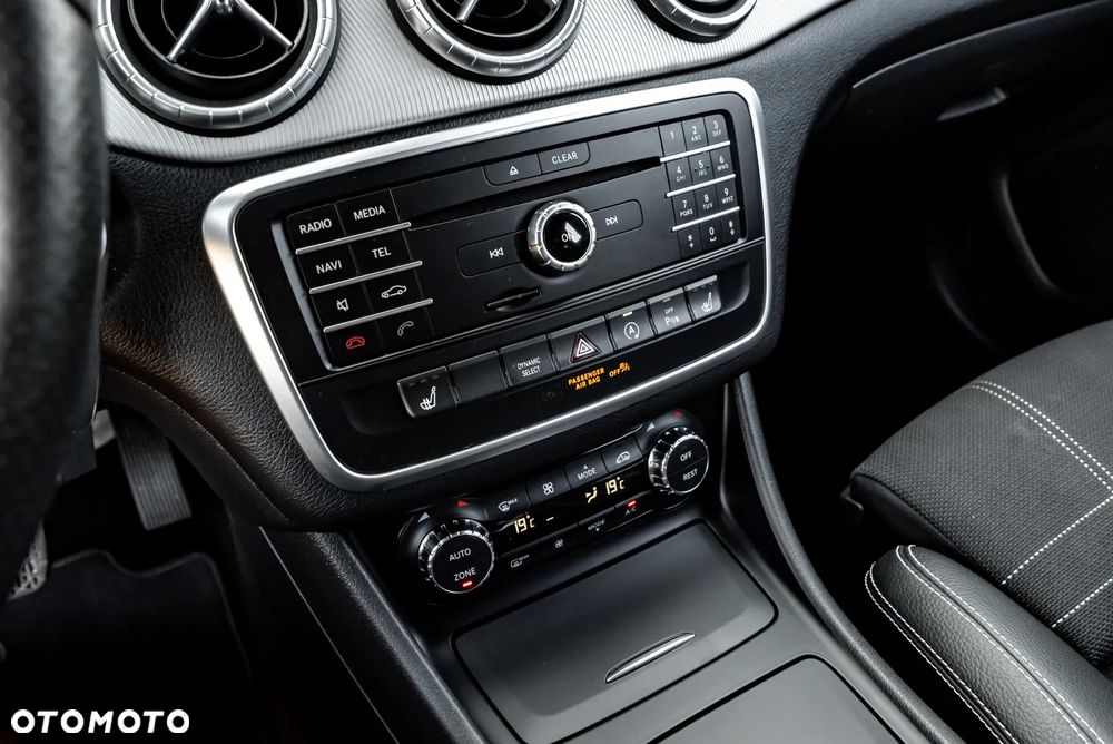 Mercedes-Benz CLA 200 7G-DCT Peak Edition - 33