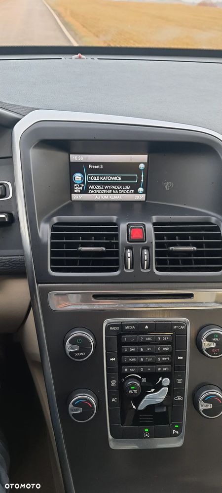 Volvo XC 60 D4 Drive-E Momentum - 23