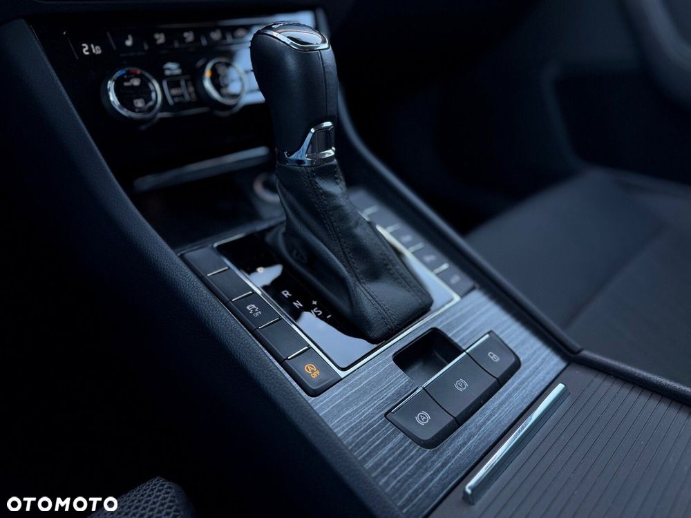 Skoda Superb 2.0 TDI SCR Style DSG - 25