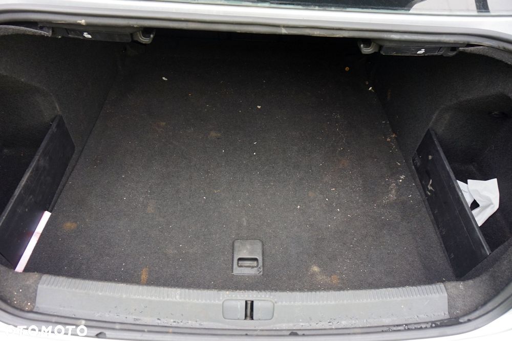 VOLKSWAGEN PASSAT B7 SEDAN 2012 LA7W 2.0 TDI CFFB 140KM NFU SREBRNY na części - 14