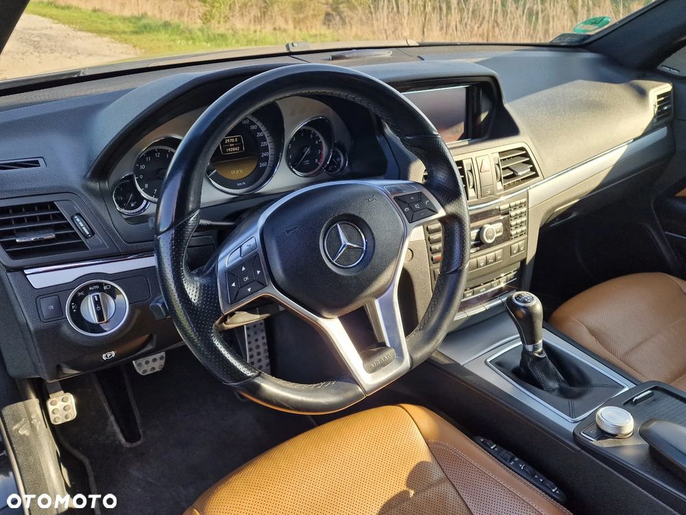 Mercedes-Benz Klasa E 200 CGI BlueEff - 15