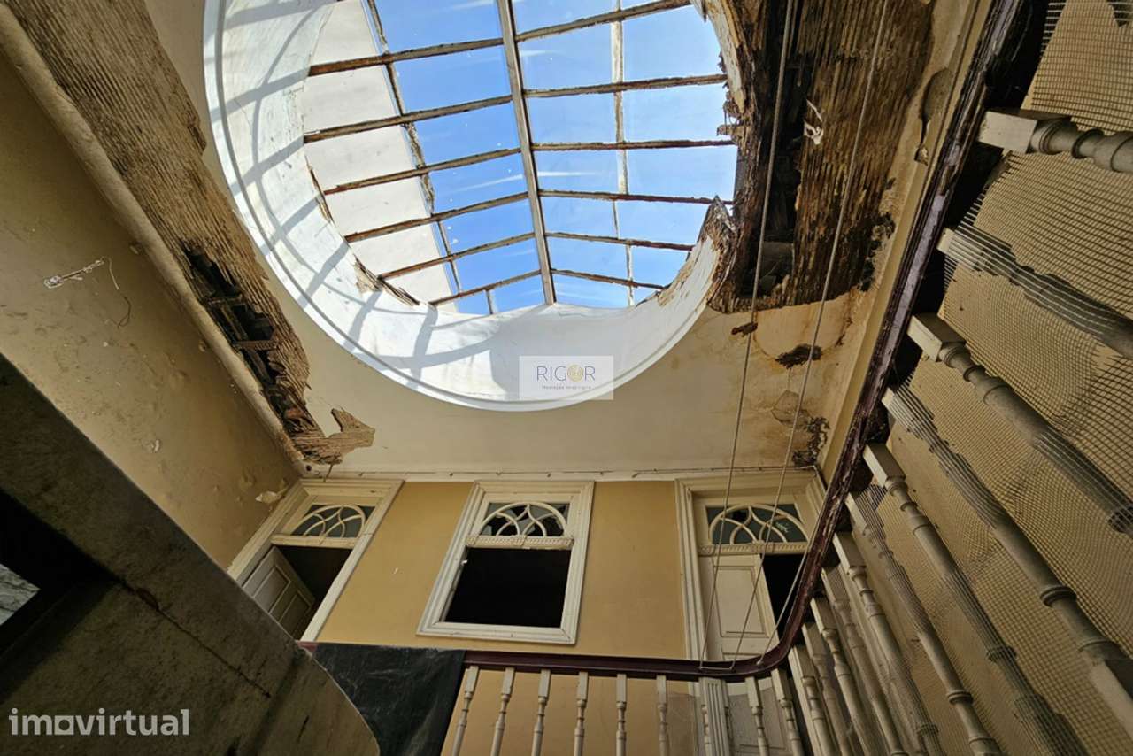 Prédio na baixa do Porto para reconstruir e ampliar - Zona ARU - Grande imagem: 5/26