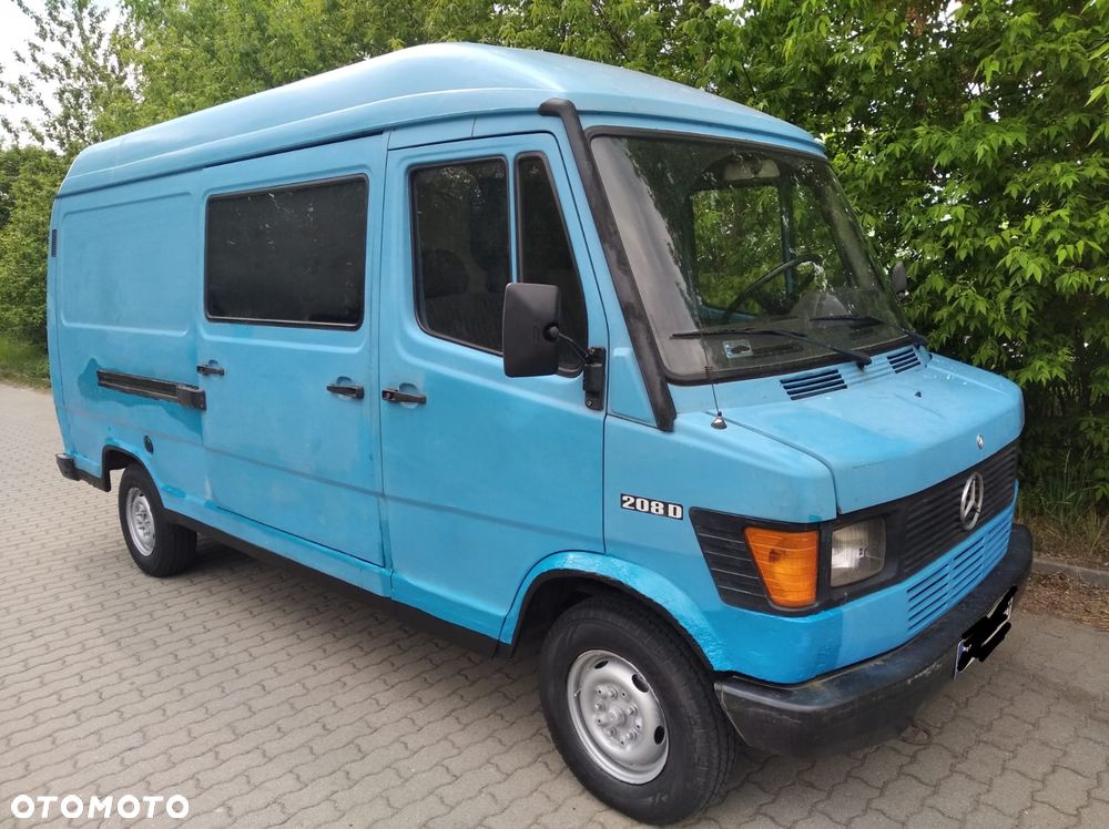 Mercedes-Benz . - 3
