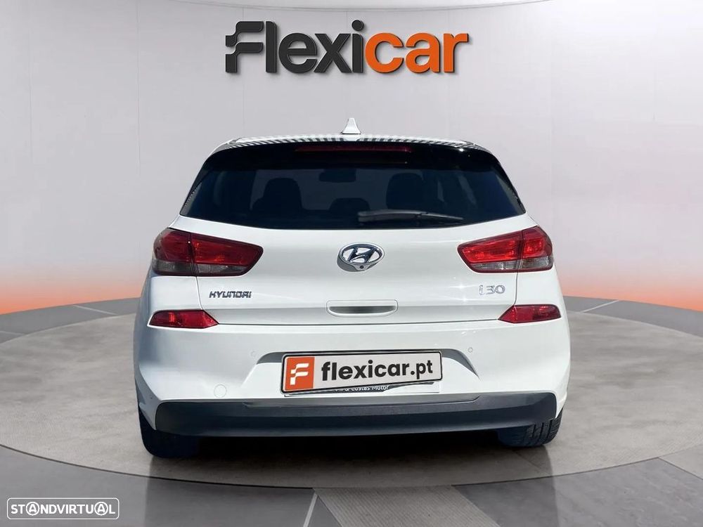 Hyundai i30 1.6 CRDI STyle 7DCT - 4