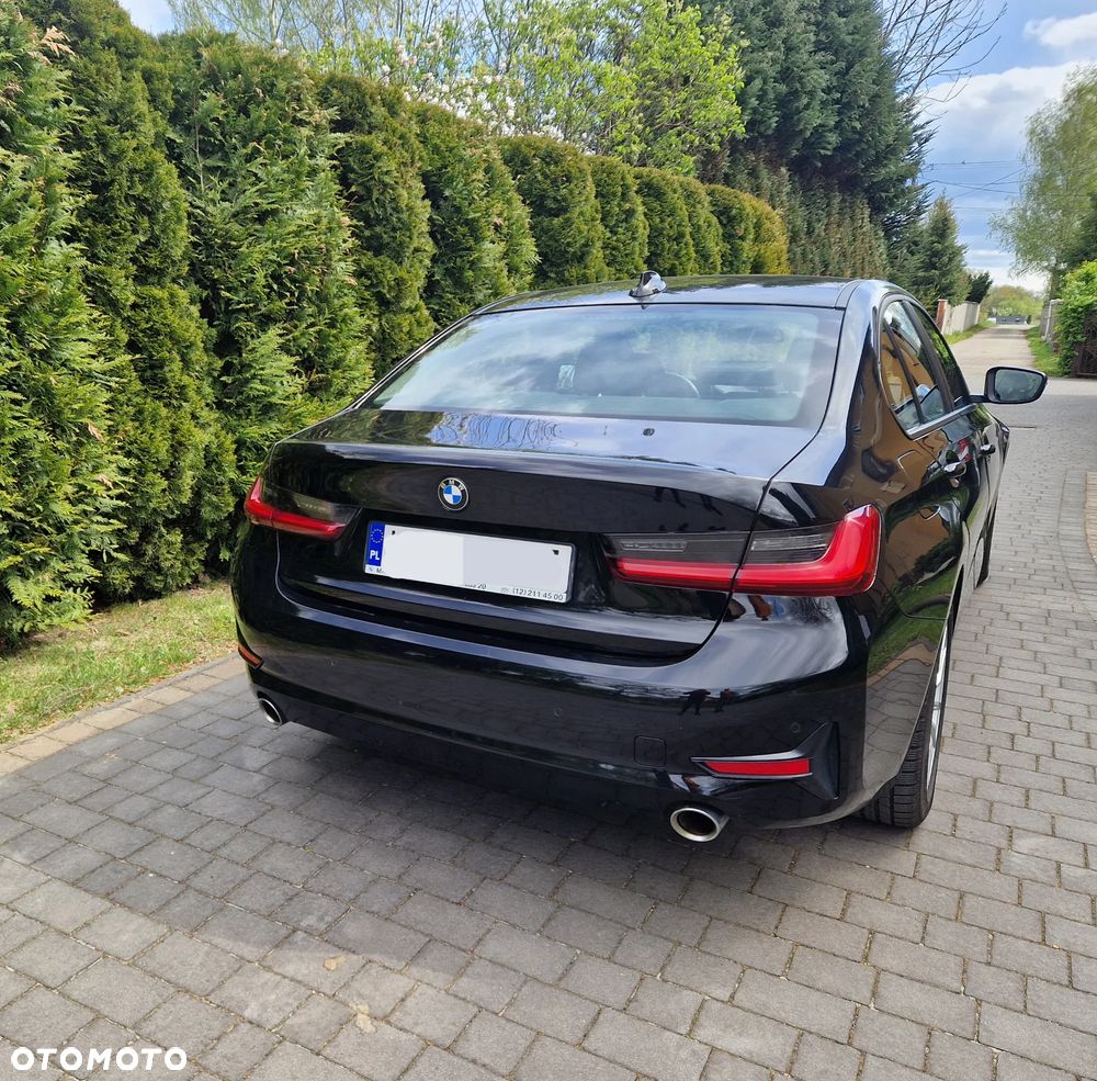BMW Seria 3 318i - 4