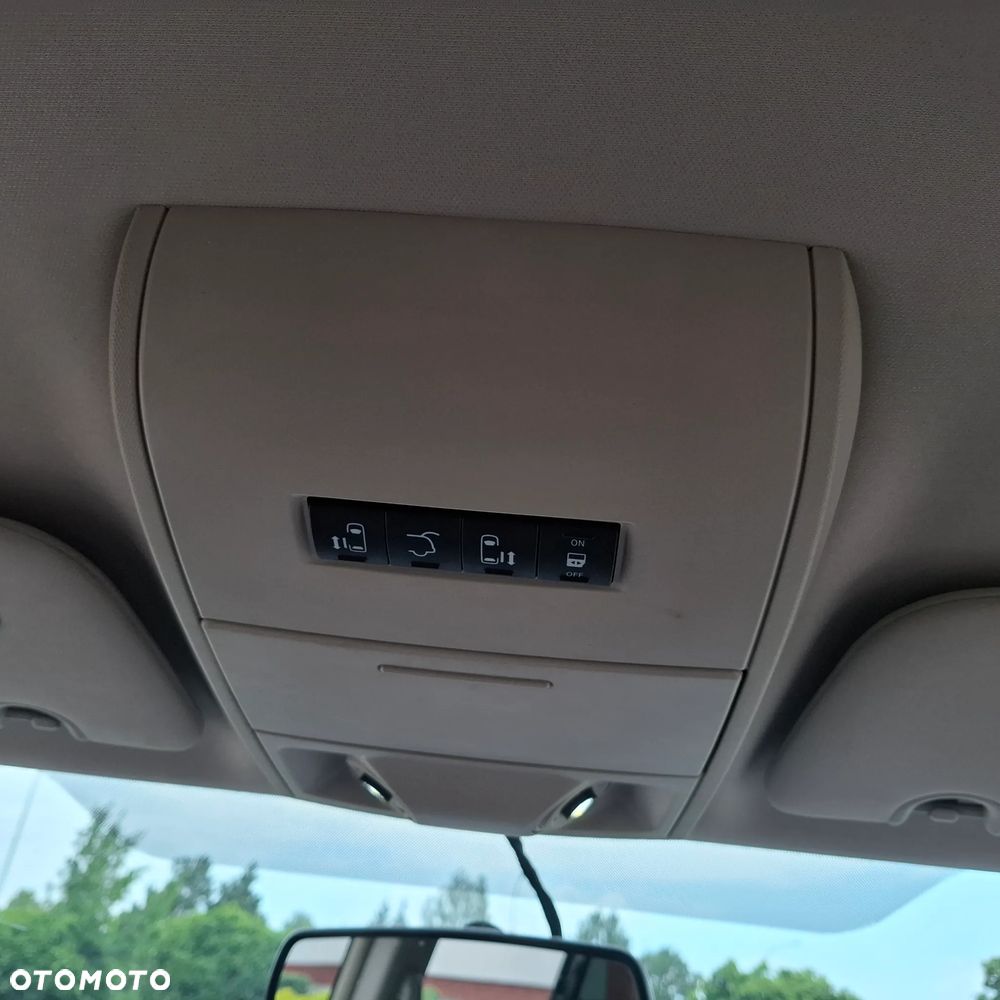 Chrysler Town & Country - 23