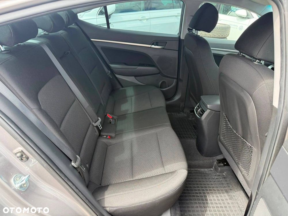 Hyundai Elantra 1.6 Comfort - 17