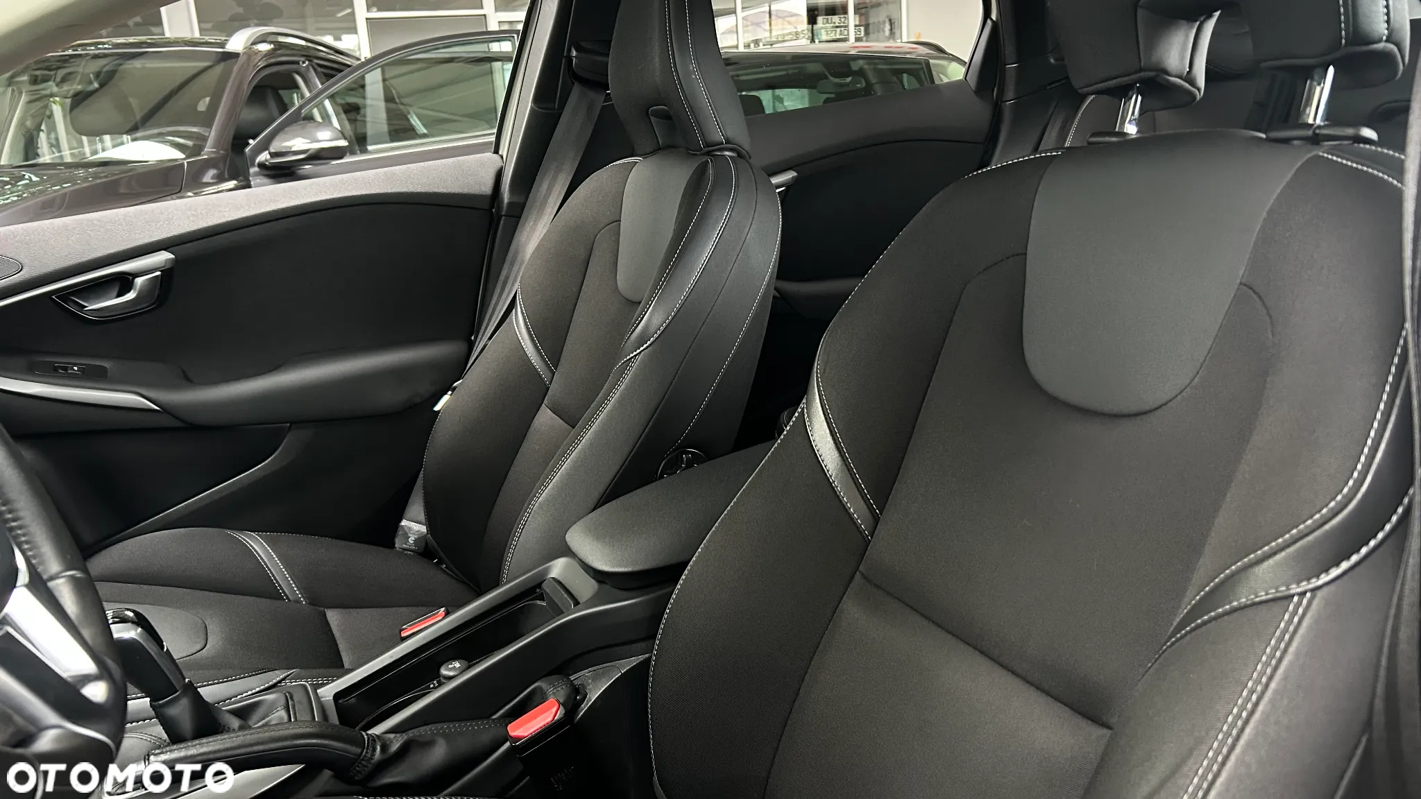 Volvo V40 D2 Drive-E Momentum - 10