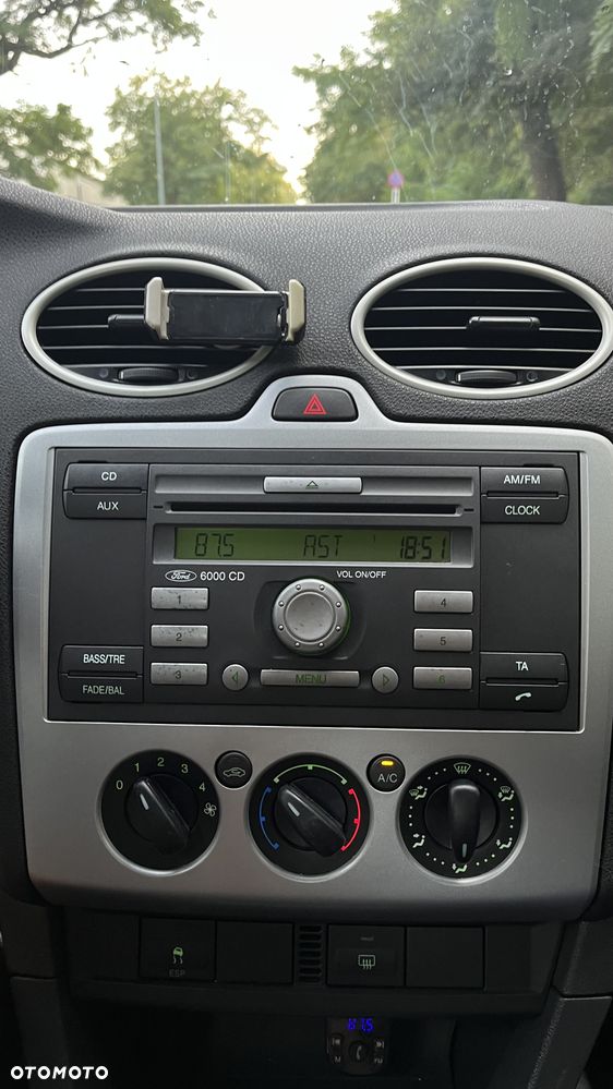 Ford Focus 1.6 16V Ambiente - 7