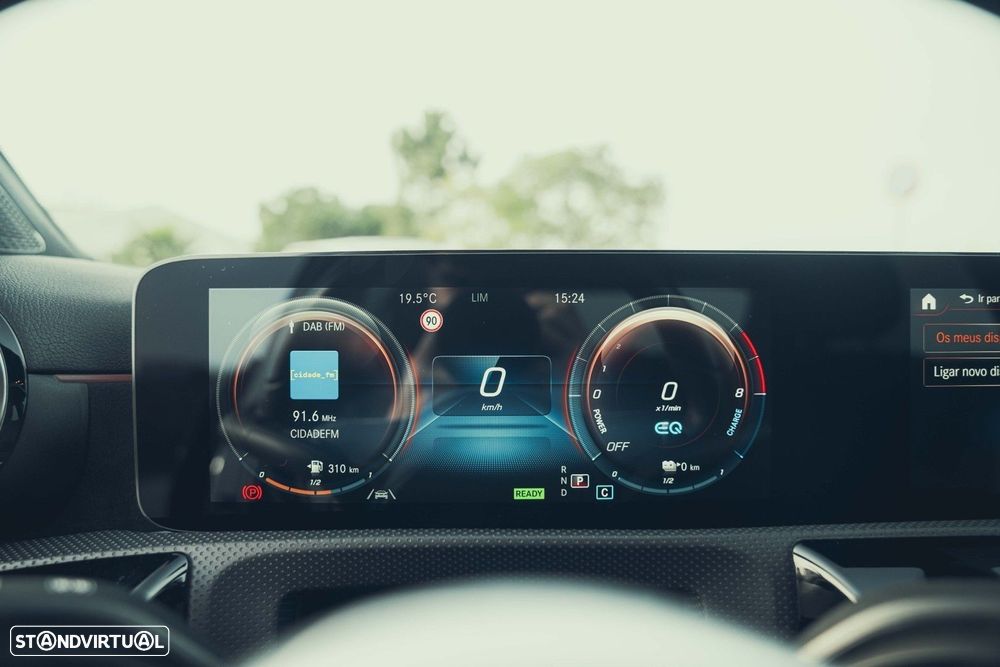 Mercedes-Benz A 250 Limousine e AMG Line - 4