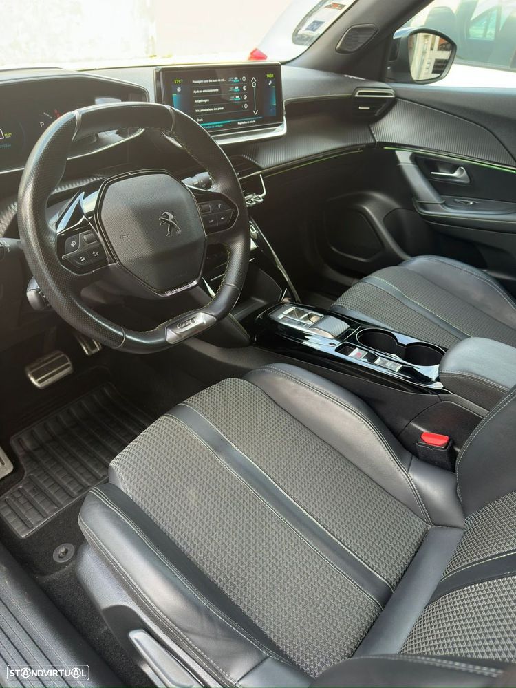 Peugeot e-2008 50 kWh GT - 8