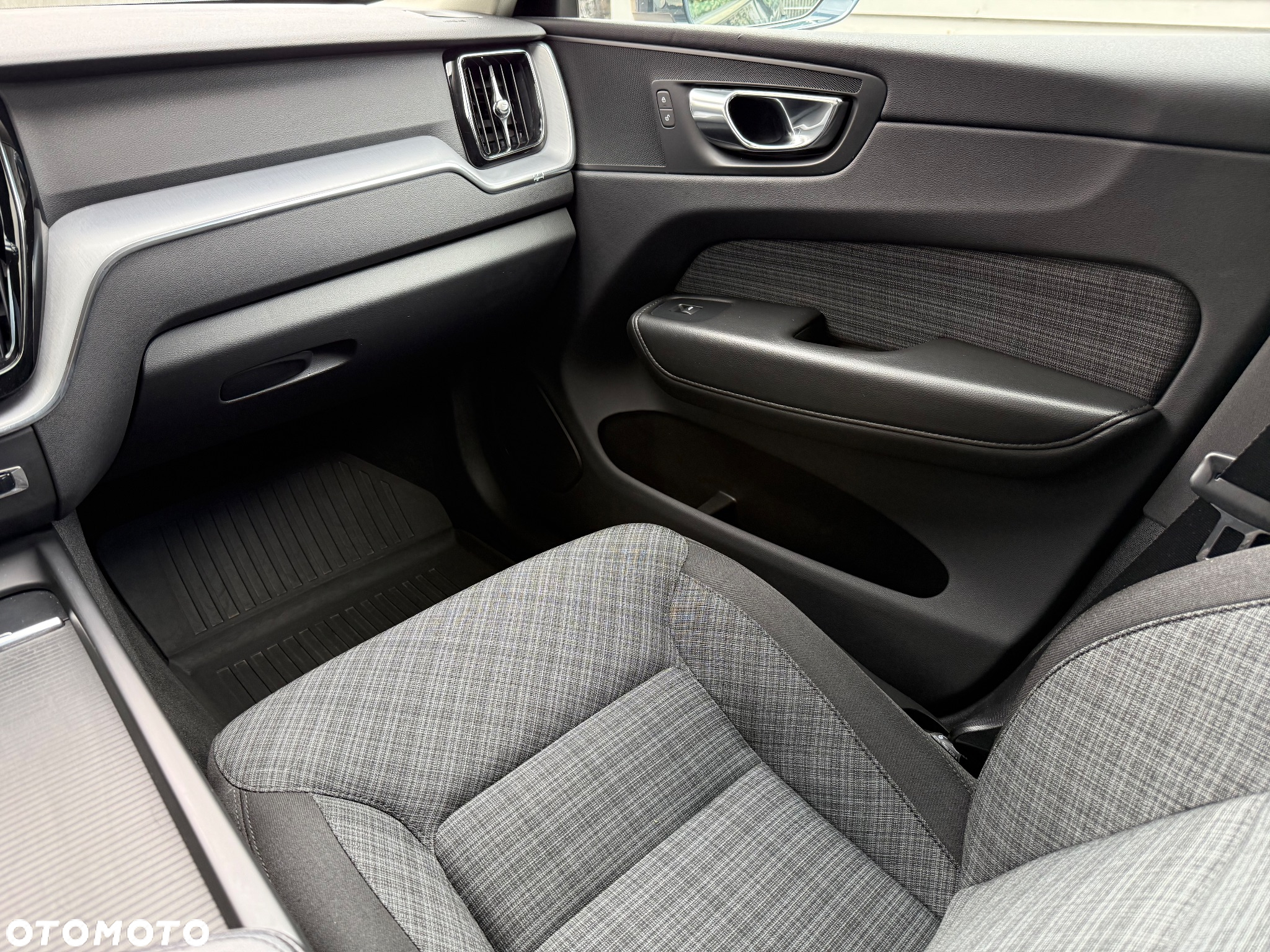 Volvo XC 60 B4 D Geartronic Momentum Pro - 37