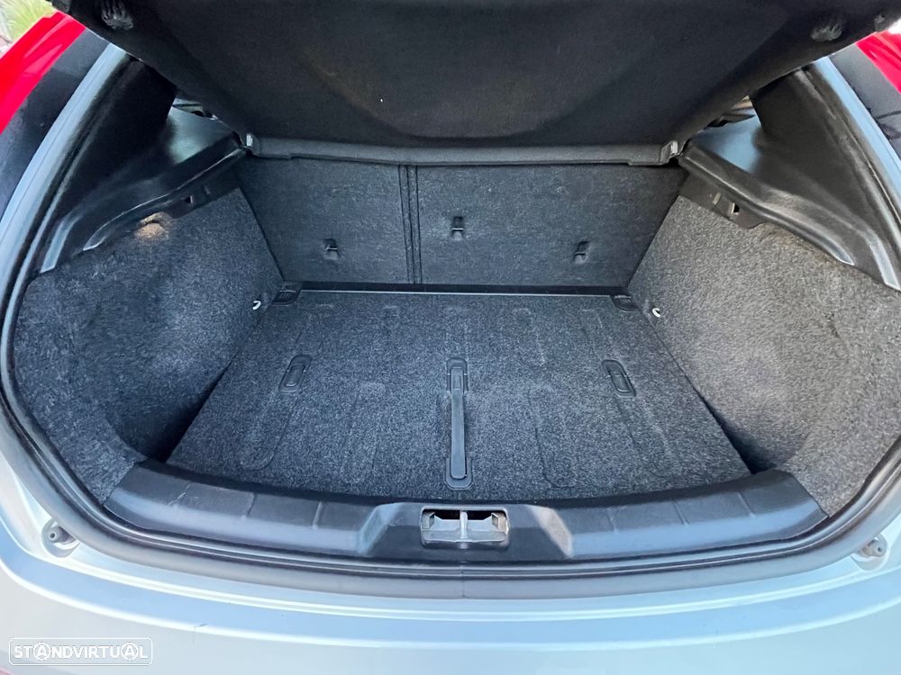 Volvo V40 2.0 D3 Momentum - 28