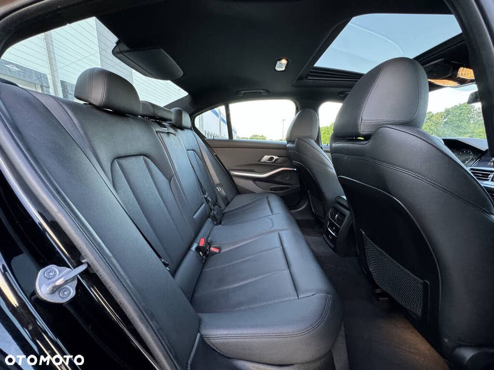BMW Seria 3 330i M Sport sport - 29