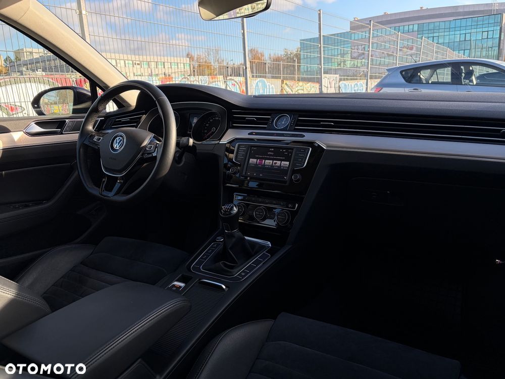 Volkswagen Passat 1.8 TSI BMT Highline - 17