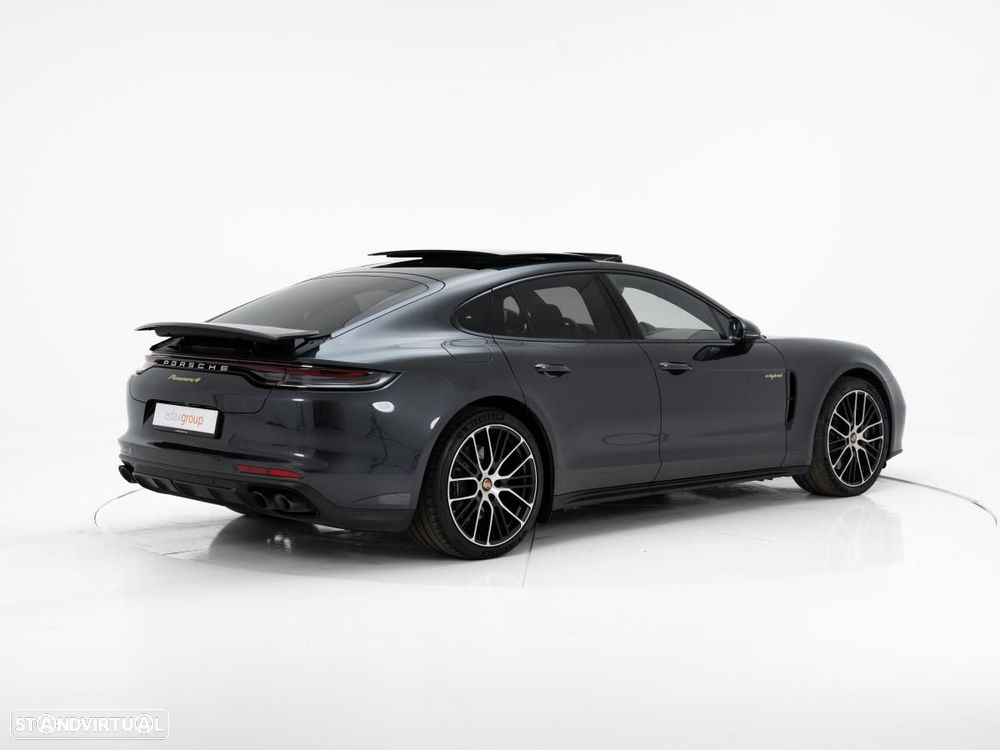 Porsche Panamera 4 E-Hybrid - 3