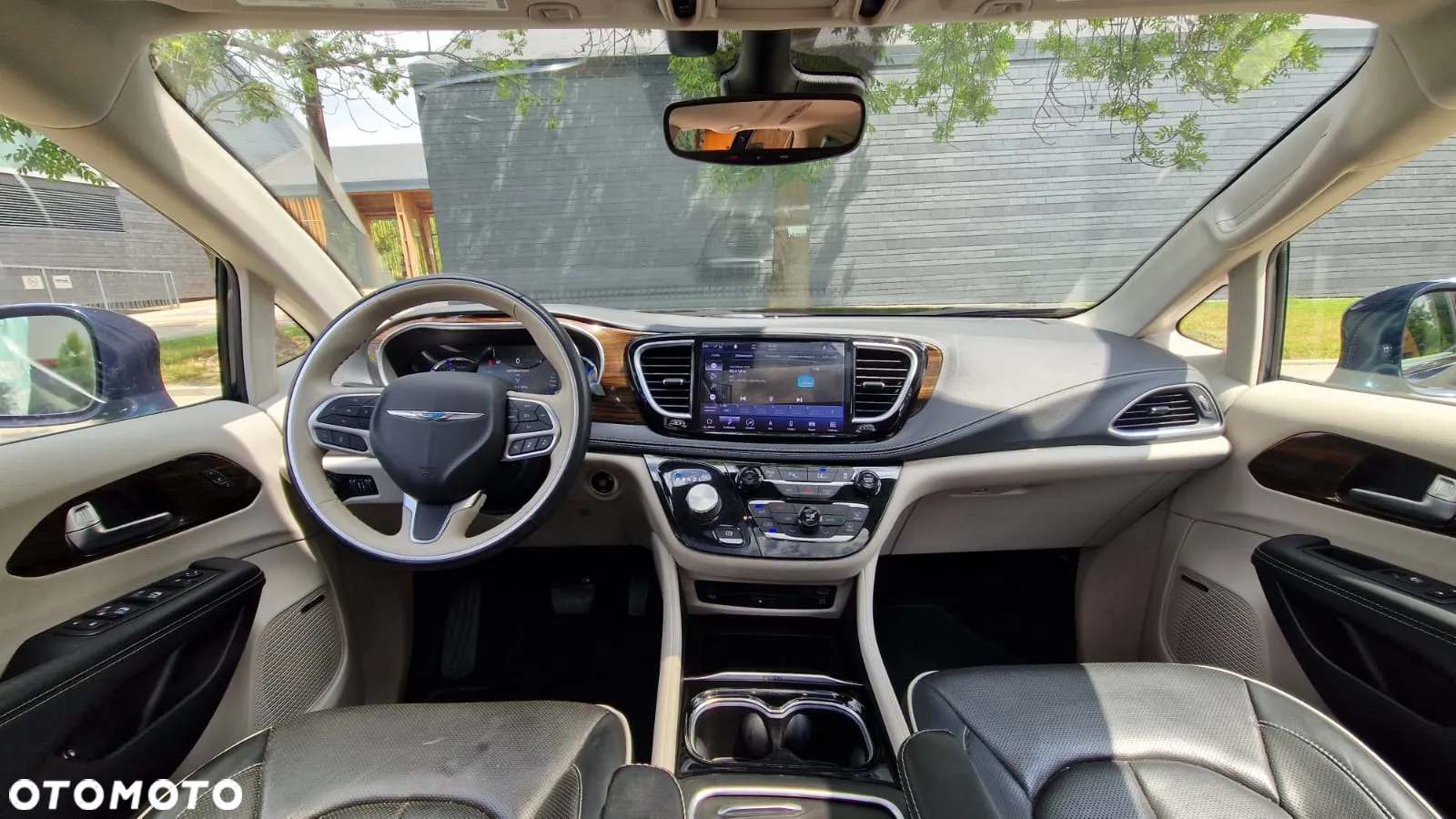 Chrysler Pacifica - 16