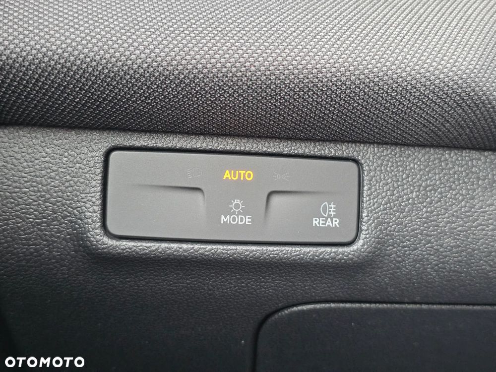 Volkswagen T-Roc 1.5 eTSI Life DSG - 29