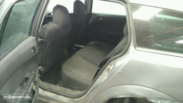 Para Peças Opel Astra H Três Volumes (A04) - 5