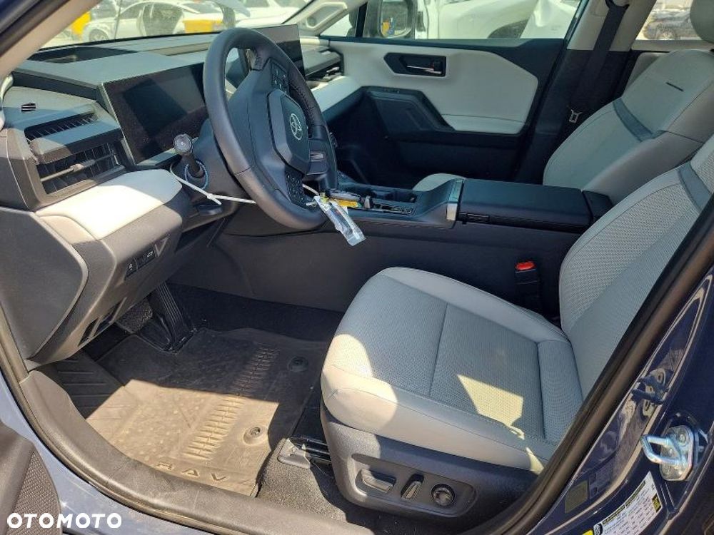 Toyota RAV4 - 8
