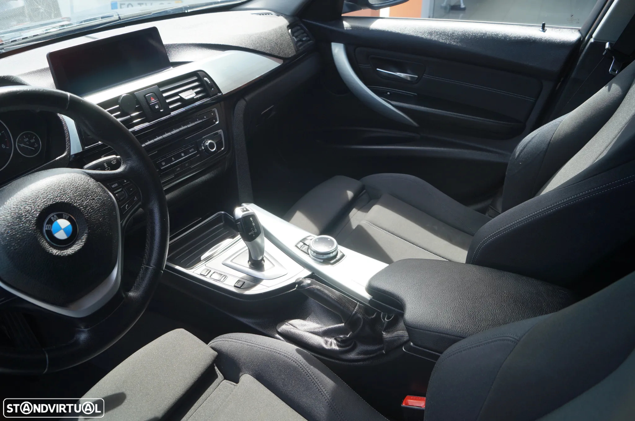 BMW 318 d Touring Auto - 8