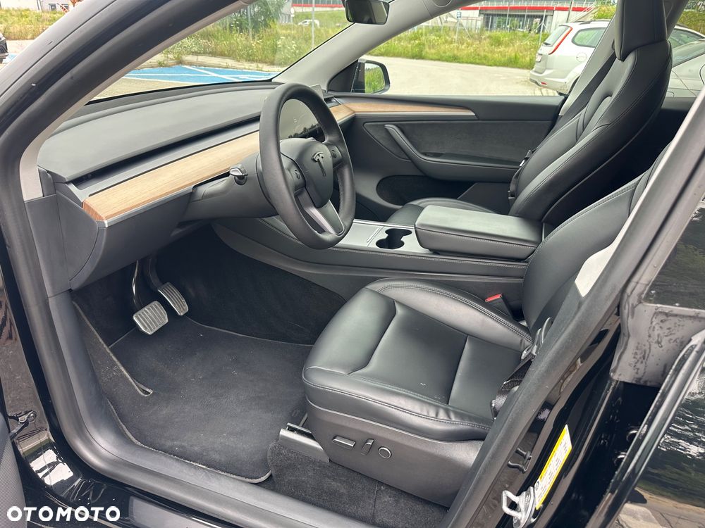Tesla Model Y Long Range AWD - 25