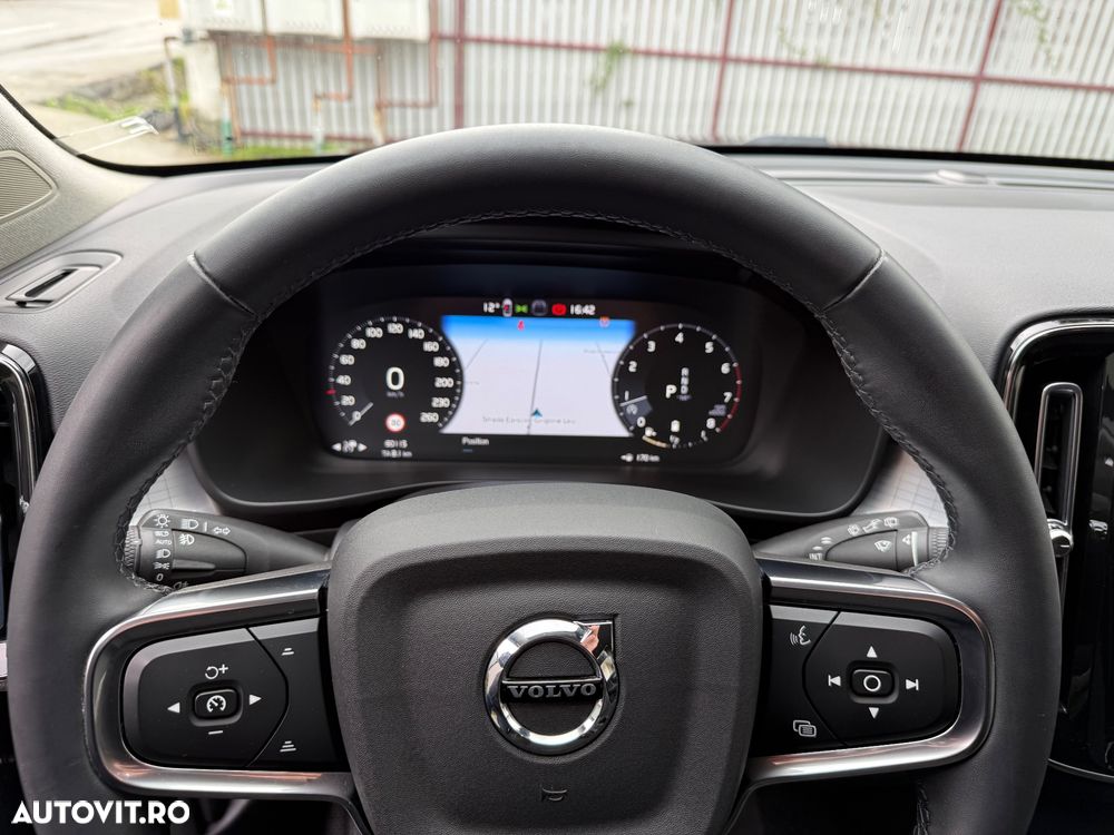 Volvo XC 40 B4 AT8 Mild Hybrid Momentum Pro - 9