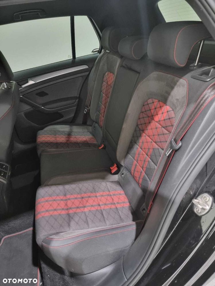 Volkswagen Golf - 18