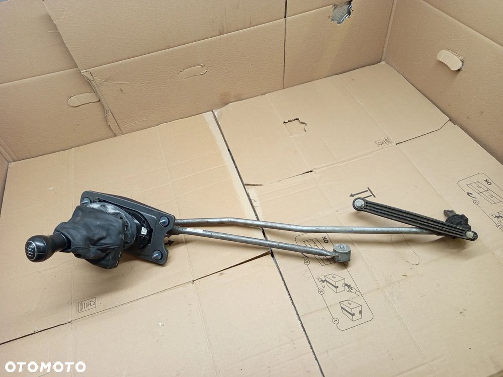 AUDI A4 B8 SEDAN 08-12 1.8 TFSI LEWAREK WYBIERAK BIEGÓW 8K0711025K - 2