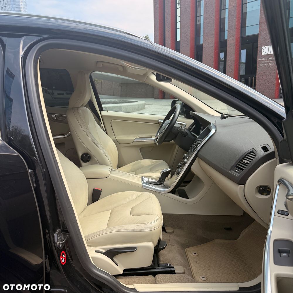 Volvo XC 60 D5 AWD Momentum - 5