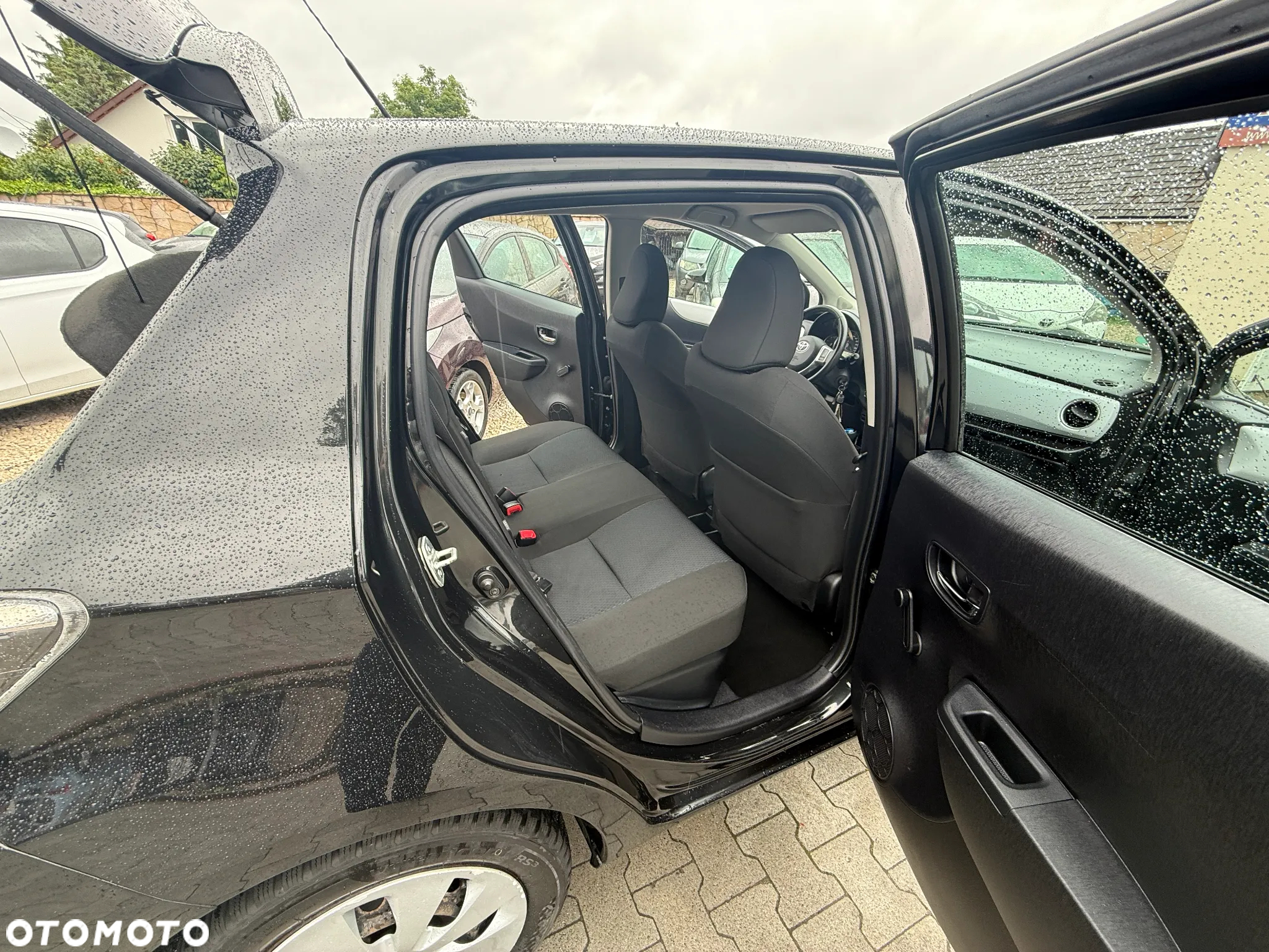 Toyota Yaris Hybrid 100 Dynamic - 24