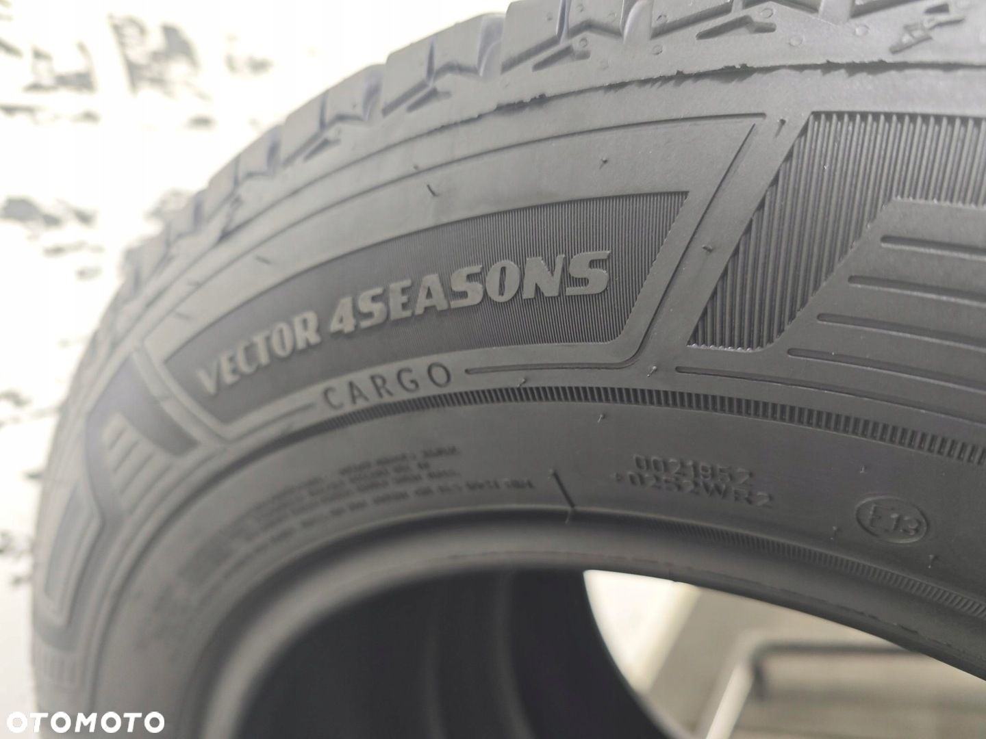 215/65r16c goodyear 2024r opony całoroczne 8mm 51318 - 4