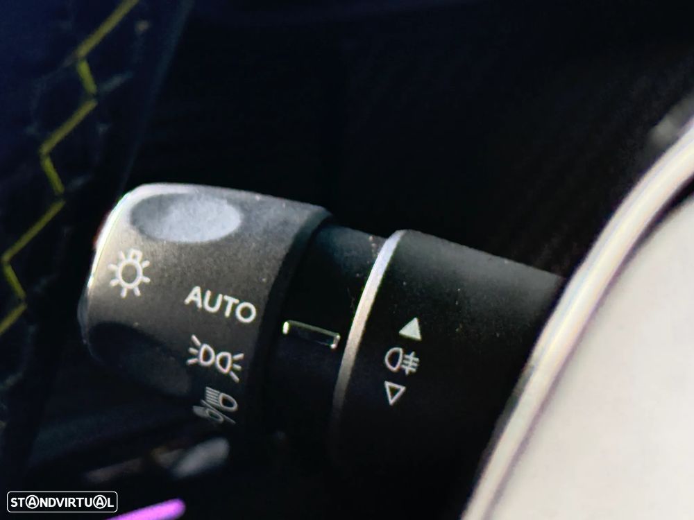 Peugeot 208 1.5 BlueHDi GT - 32