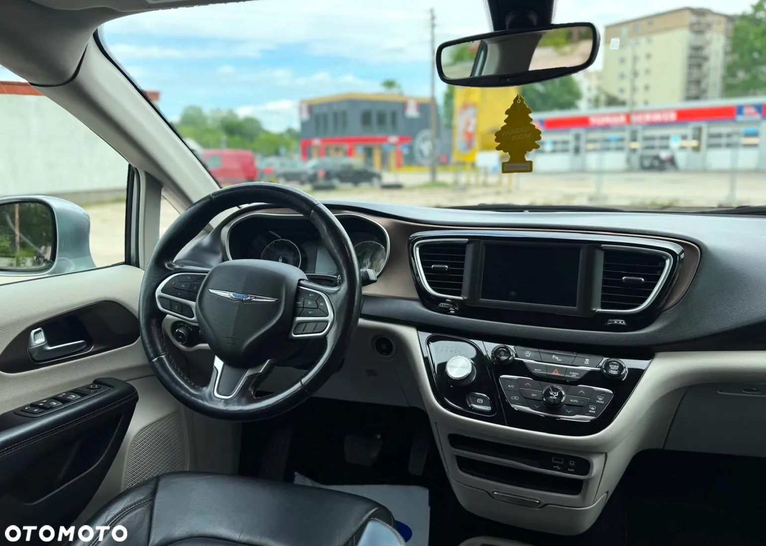 Chrysler Pacifica - 7