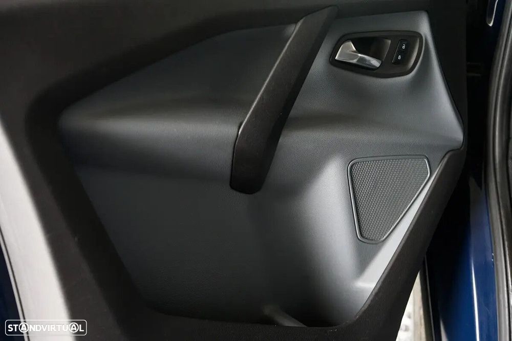 Ford Transit Custom Adaptada p/ 3 cadeiras de rodas - 28