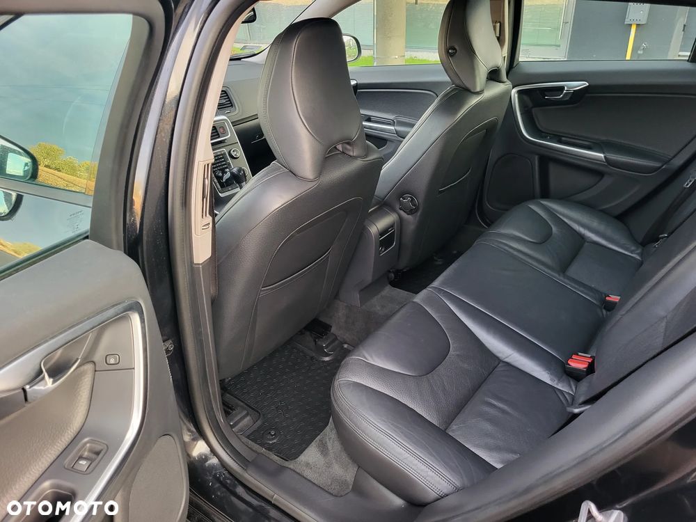 Volvo V60 D2 Momentum - 8