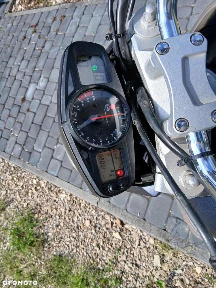 Suzuki GSR - 5