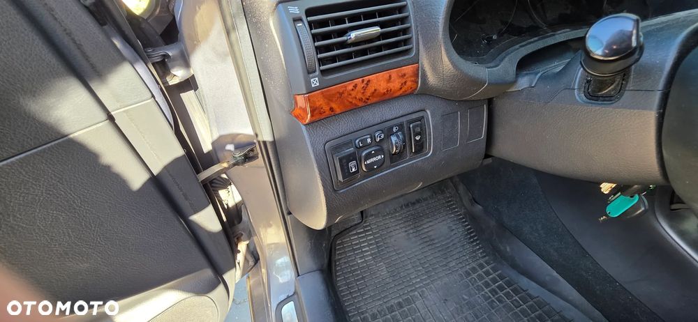 Toyota Avensis 1.8 VVT-i - 11